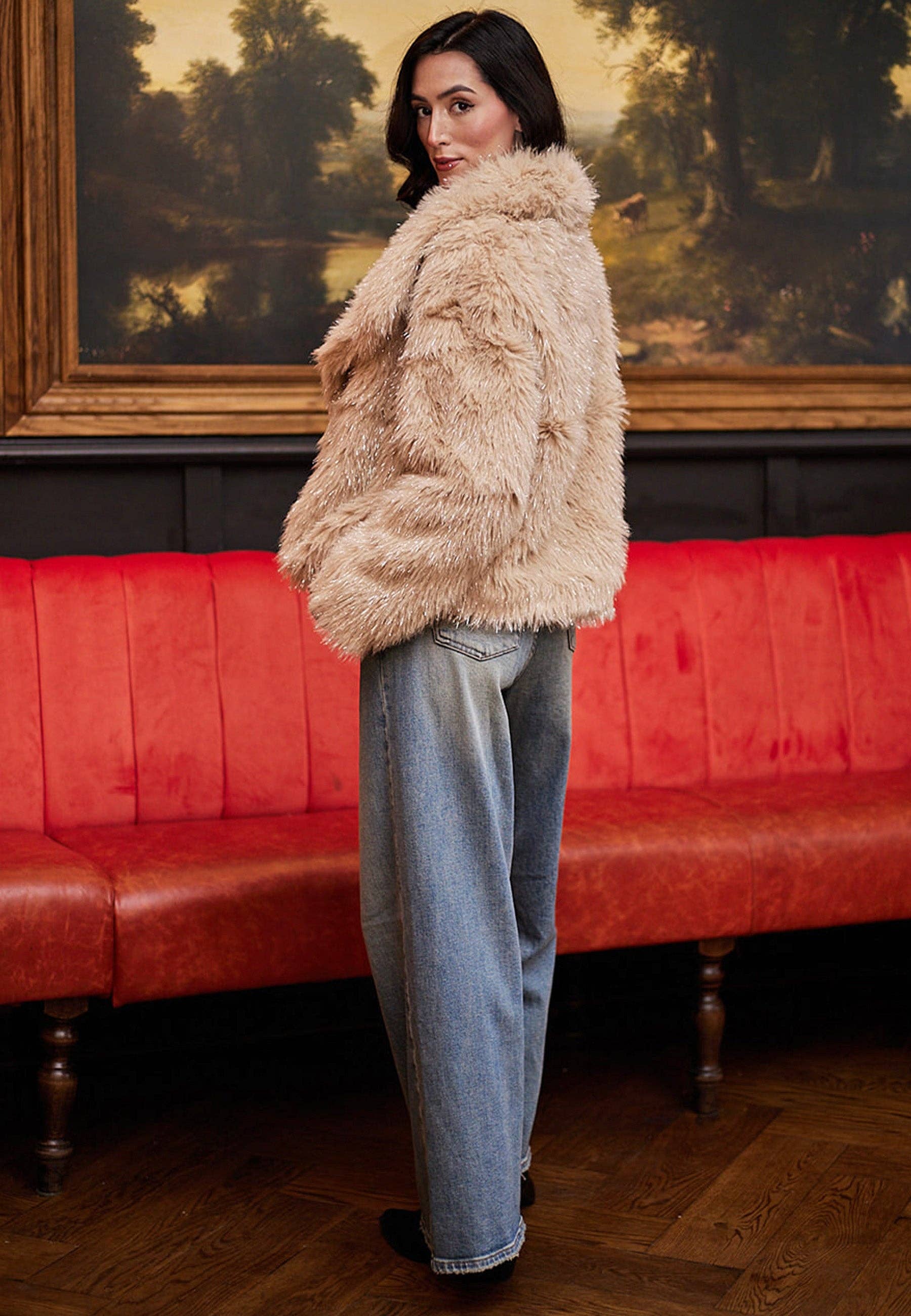 ANGELEYE – wholesale Fur/faux fur coat – Women's – Faux Fur Glittery Short Coat In Beige2