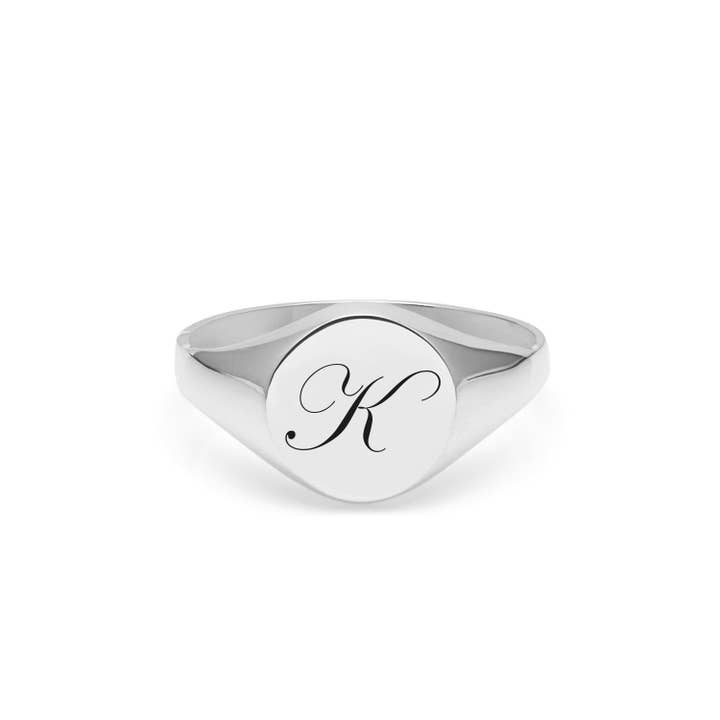 Bague édouardienne Initial K en argent pour la vente par Myia Bonner
