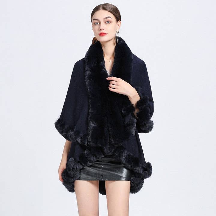 Poncho châle en fausse fourrure de lapin et col en fourrure de loutre pour la vente par Plush Looks