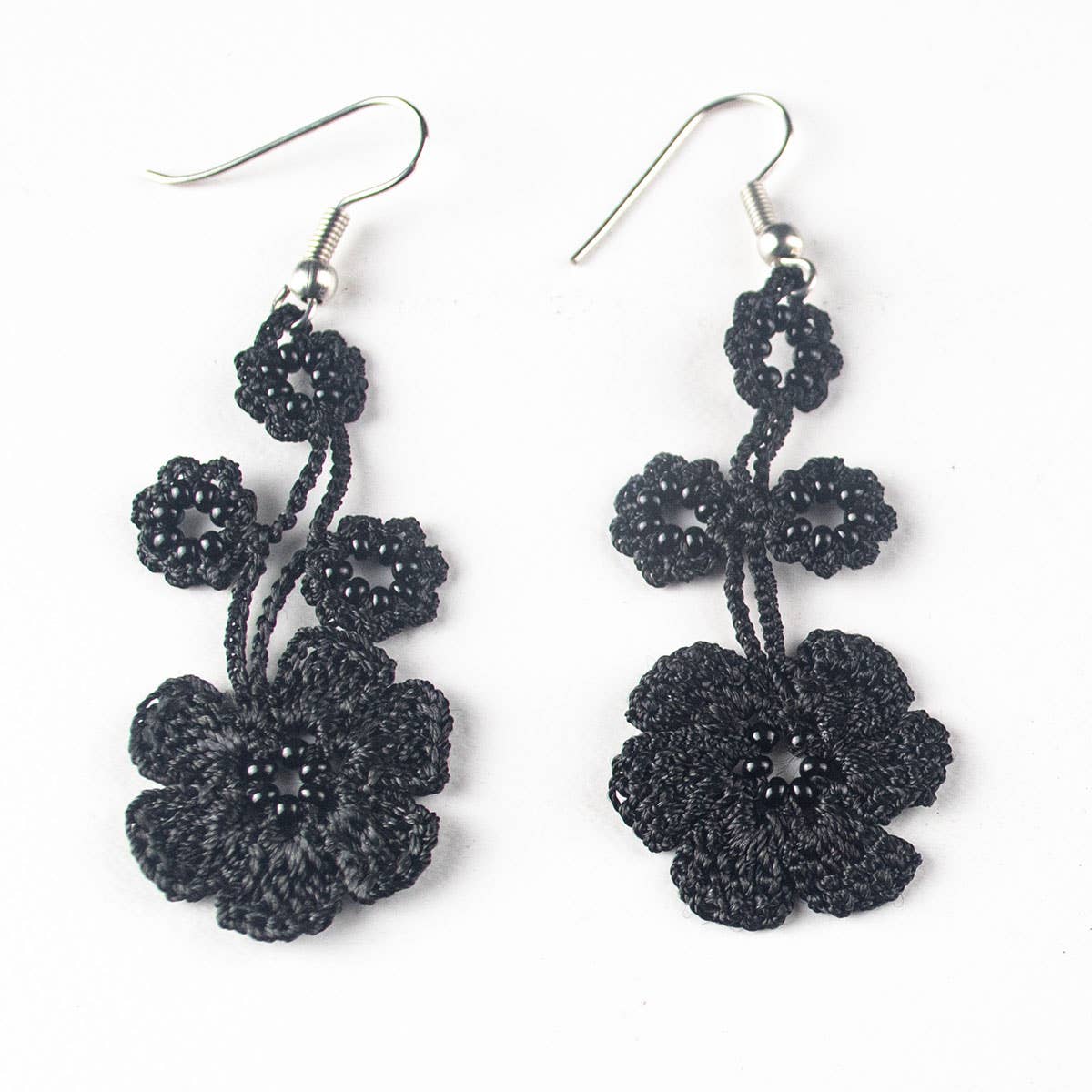 Silk Wool and Bijoux - Vendita all'ingrosso Orecchini pendenti - Orecchini a Fiore Violetta all’Uncinetto in Seta7