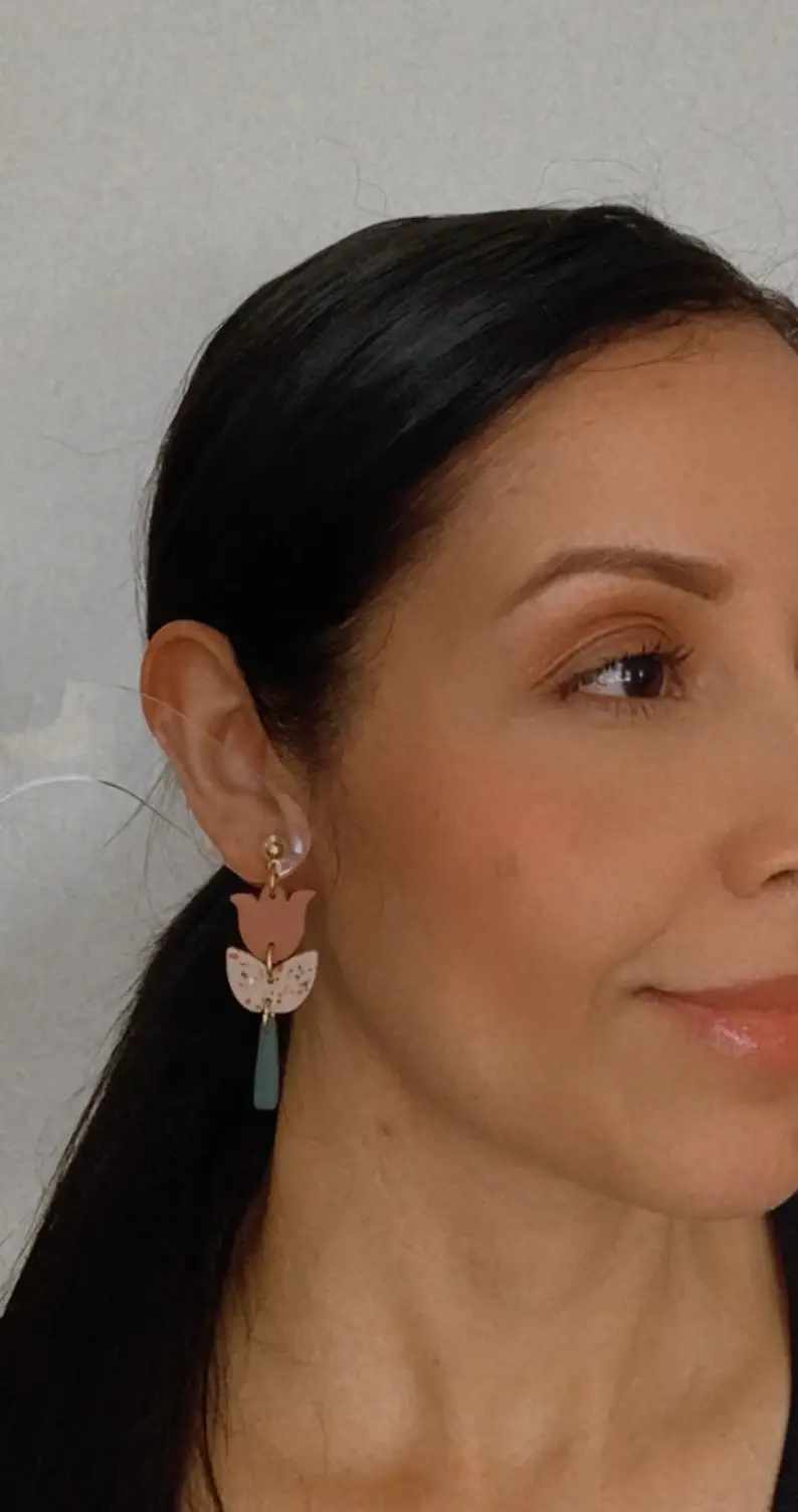 Lotus of clay - Vente Boucles d'oreilles pendantes - Boucles d'oreilles en argile faites à la main, boucles d'oreilles pendantes en forme de fleur3