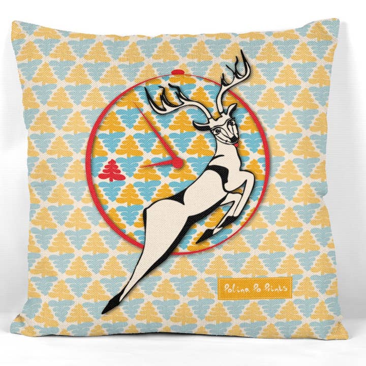 Housse de coussin cerf, Horloge de Noël, Housses de coussin décoratives pour la vente par Polina Po Prints