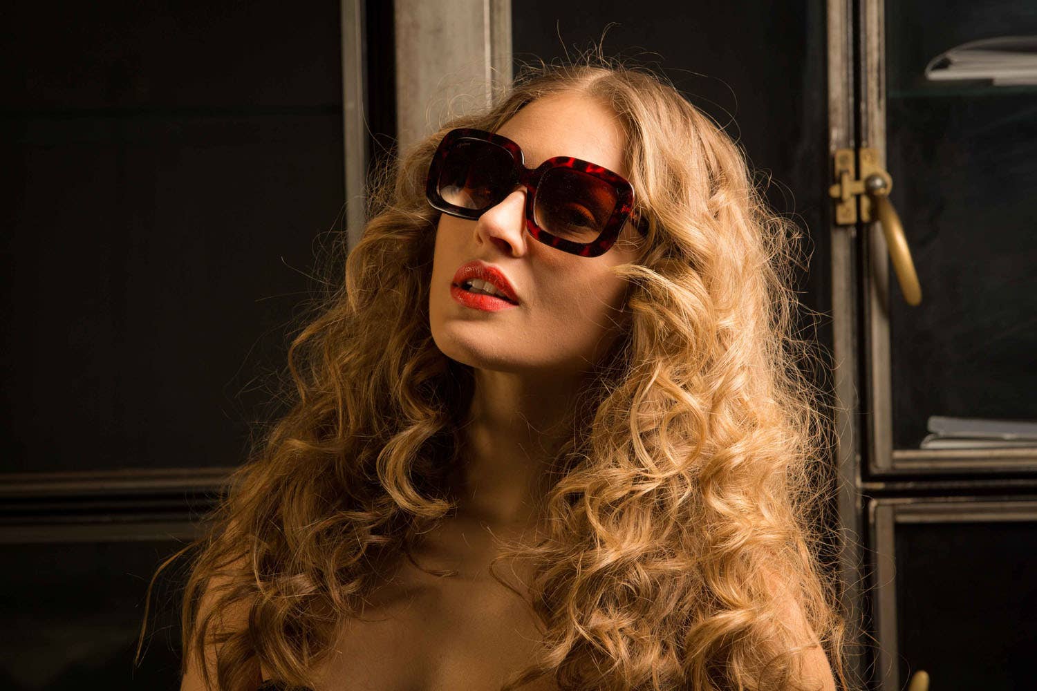 Mentirosa - Venta al por mayor Gafas de sol - Mujer - Gafas de sol clásicas cuadradas oversize para mujer Mentirosa2