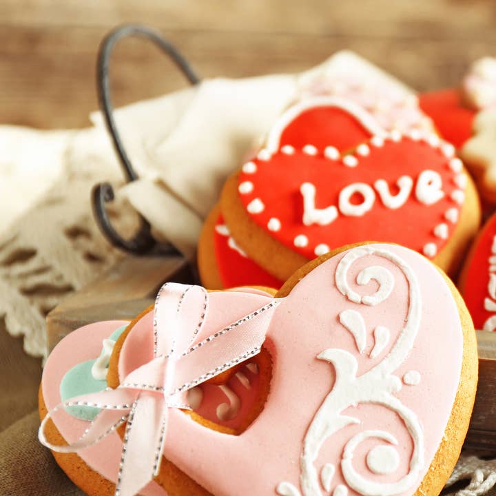 Fox Run Brands - Wholesale Biscuit cutter - Fox Run Heart Shaped Cookie Cutter Set with Tin, 5-Piece5