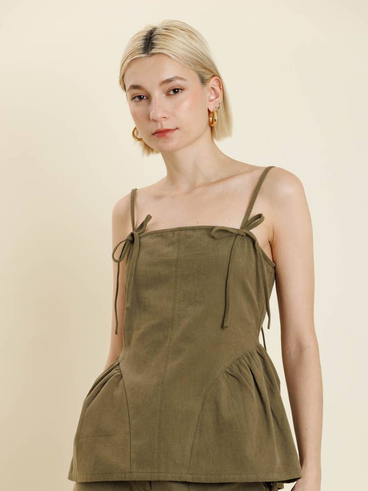 AT2191 - BÅGDEKORERAD PEPLUMTOPP för wholesale av Aureum