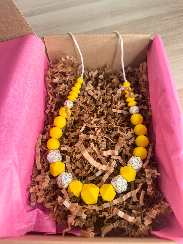 Sonny - Nursing Necklace & Babywearing Necklace ☀️ for wholesale by Bienfaits pour Maman