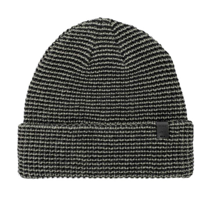 1010-01-12 MÜTZE SCHWARZ für den Großhandel von BICKLEY + MITCHELL AMSTERDAM