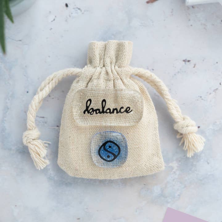 Ensemble de galets Balance Positivity - galets de poche en verre fusionné pour la vente par Salvia Glass
