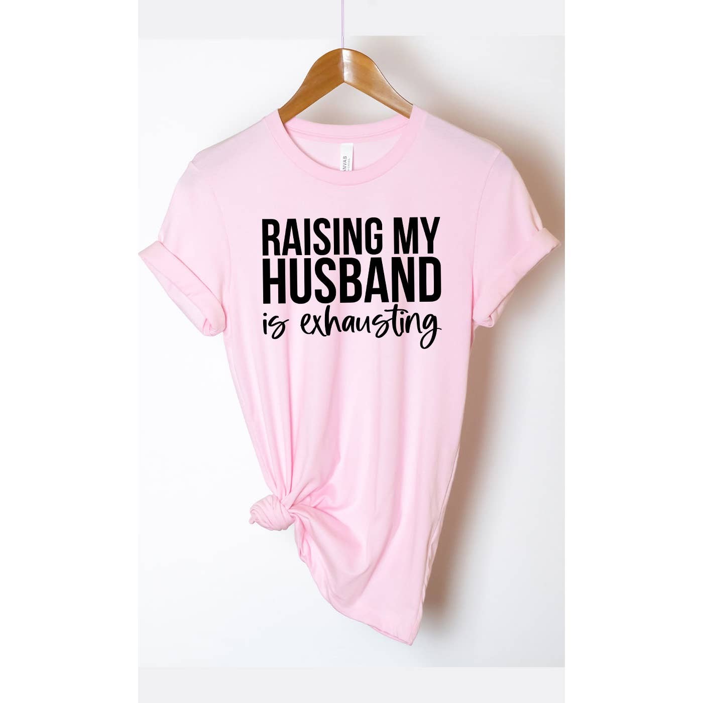 Kissed Apparel - Wholesale T-shirt met print - Dames - Mijn man opvoeden is vermoeiend, Moederdag, Graphic Tee3