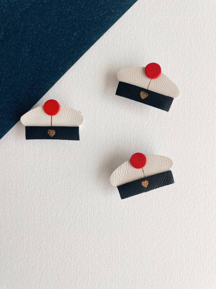 Handcrafted brooch the sailor's beret, pom-pom hat in upcycled leather for wholesale by du vent dans mes valises