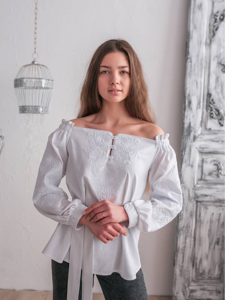 Weiße bestickte Bluse des Prinzen für den Großhandel von Galychanka