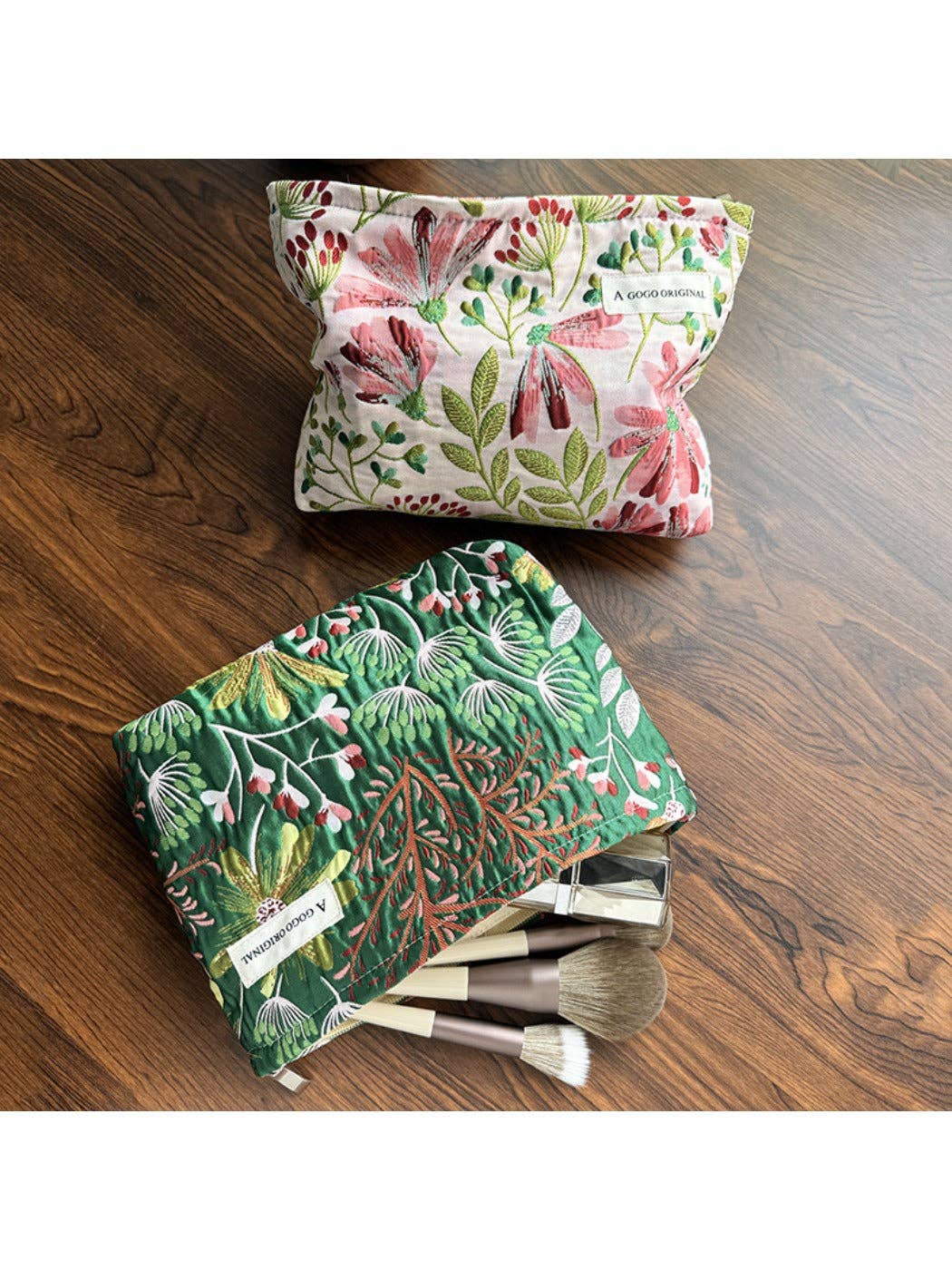 Funkyrel® Atzbranding Limited – wholesale Make-up/cosmetic bag – Cosbai – Retro Floral Embossed Canvas Makeup Bag5