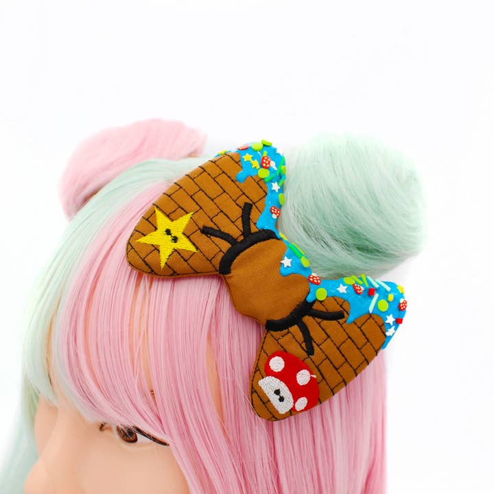Decoden Haarspange mit Gamer Girl Motiv aus Stoff – Gaming-Haaraccessoire für den Großhandel von Kawaii Hair Candy