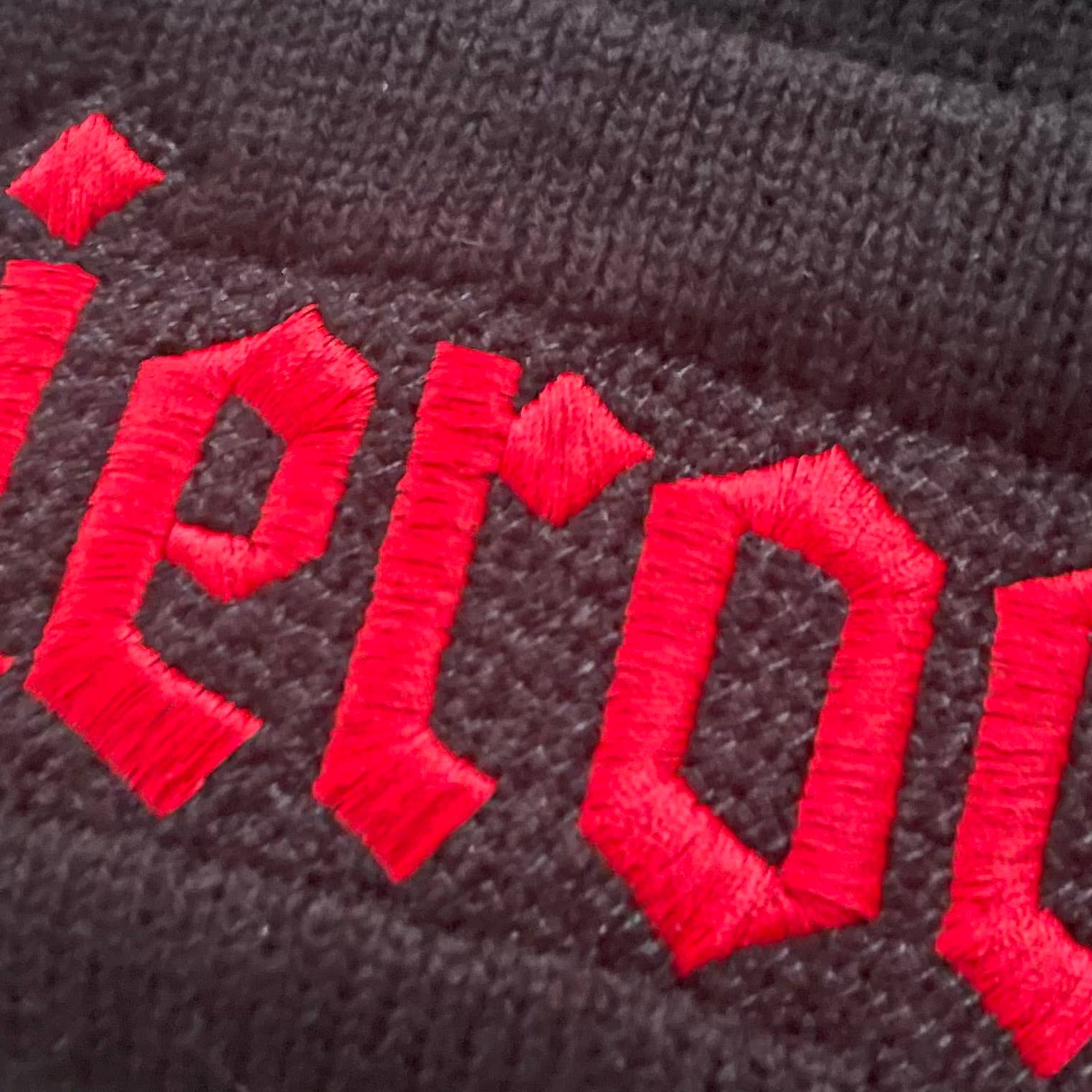 The Silver Spider - Wholesale Beanie - Dames - Pierogi rode gebreide muts, wintermuts, gemaakt in Amerika, VS.3