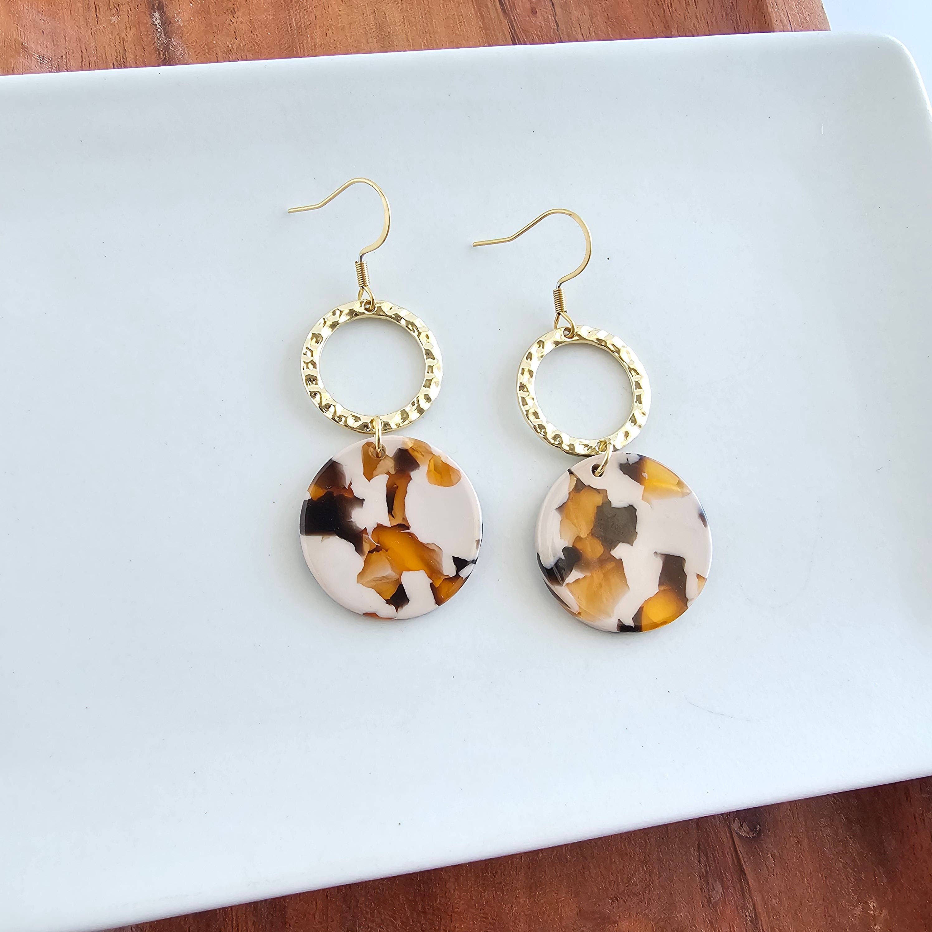 Spiffy & Splendid - Vente Boucles d'oreilles pendantes - Boucles d'oreilles Rylee - Latte Caramel // Bijoux, Automne3