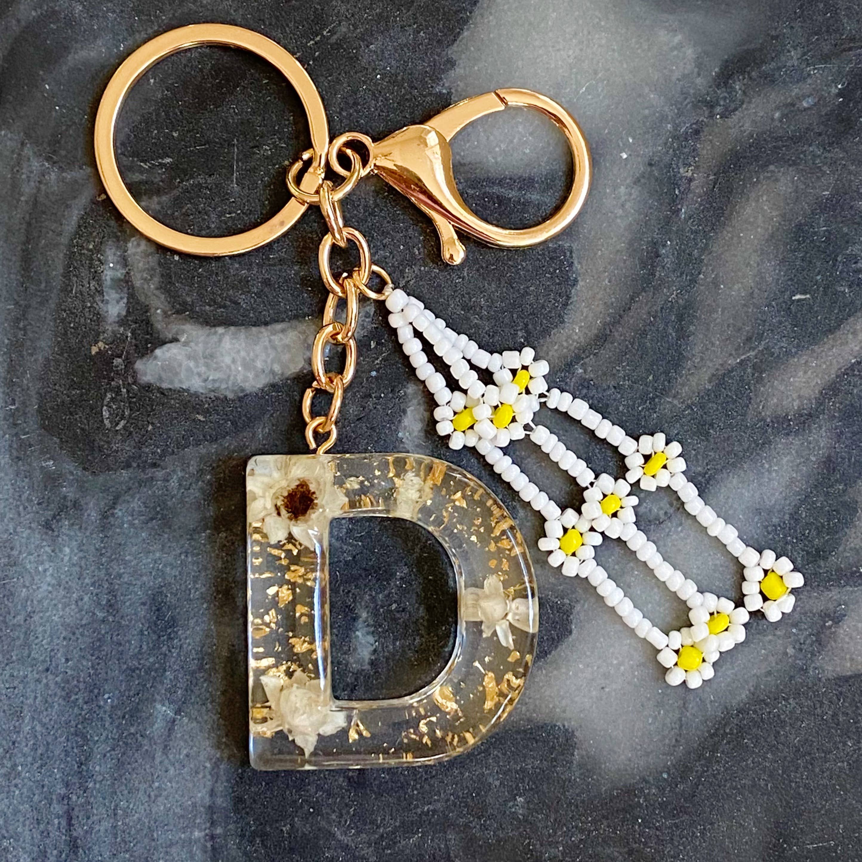 Ellison+Young – wholesale Keychain – Women's – Baby Daisy Initial Key Chain3