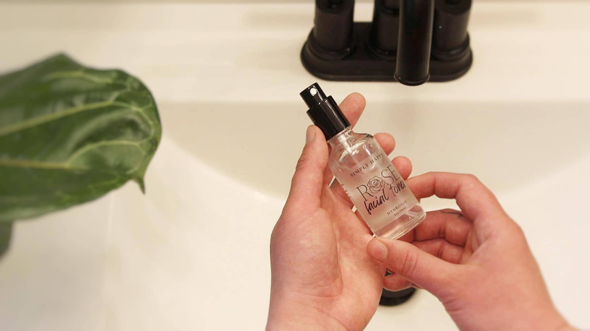 Simply Happy – wholesale Ansiktstoner – Rosenvatten | Hydrosol3