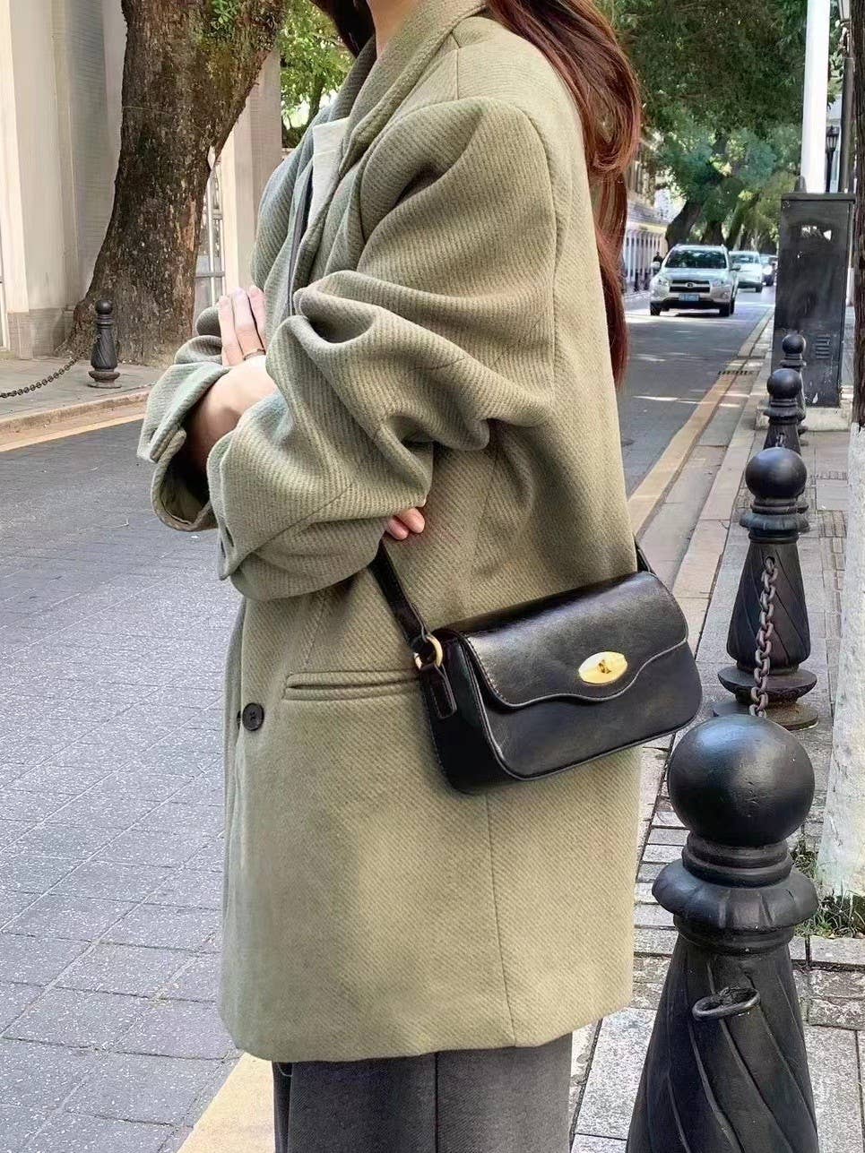 Pretty Persuasions - Wholesale Shoulder Bag - Women's - P25090 Faux Leather Twist Lock Shoulder/Crossbody Bag0