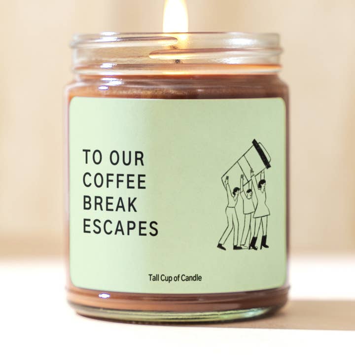 To Our Coffee Break Escapes | Kerzengeschenk fürs Büro | Geschenk für Kollegen | Kerze zum Thema Kaffee | Handgegossene Sojakerze für den Großhandel von Tall Cup of Candle