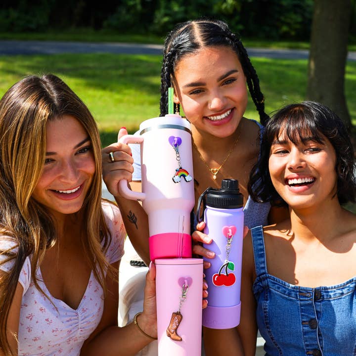 CharCharms - Vendita all'ingrosso Borracce - Ciondolo a forma di bottiglia d'acqua con ciliegia4