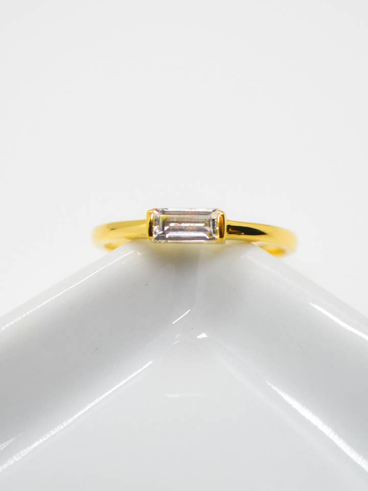 Placa de ouro 14K da coleção Matthew Petite East/West Clear por atacado de Willa James