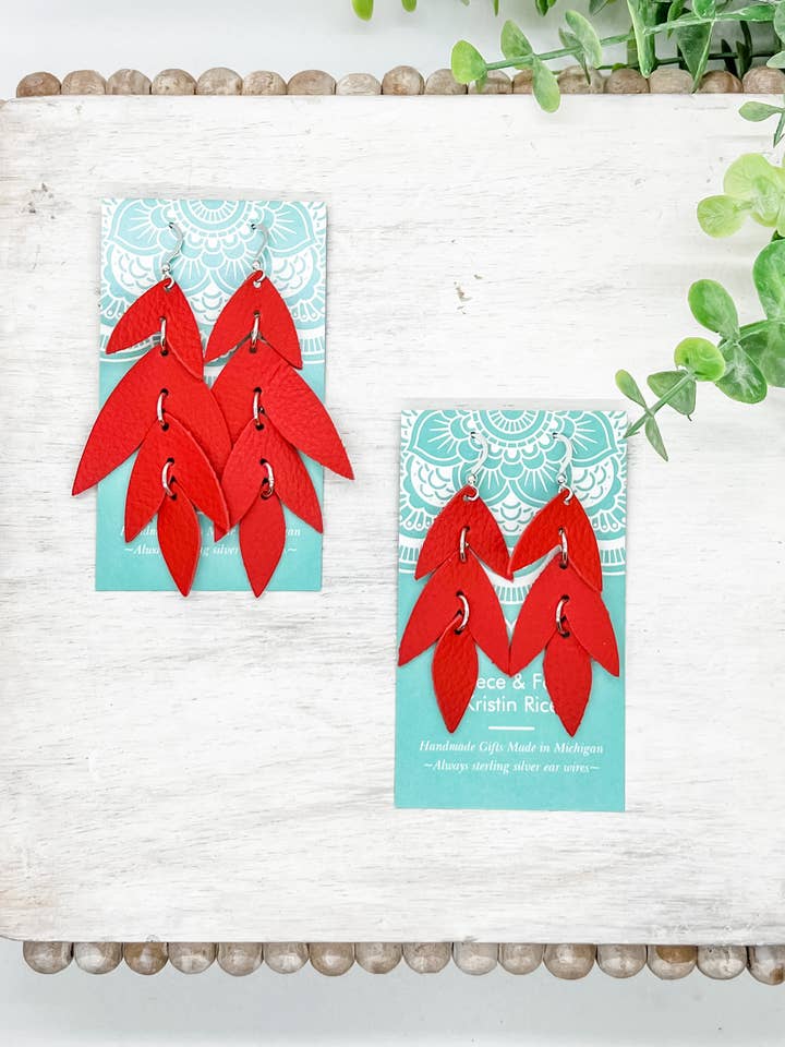 Handgjorda dansande blad läder örhängen för wholesale av Fleece & Fancy