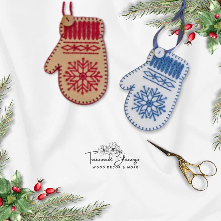 Kit de broderie sur bois - Ornement de moufle double face pour la vente par Treasured Blessings, LLC