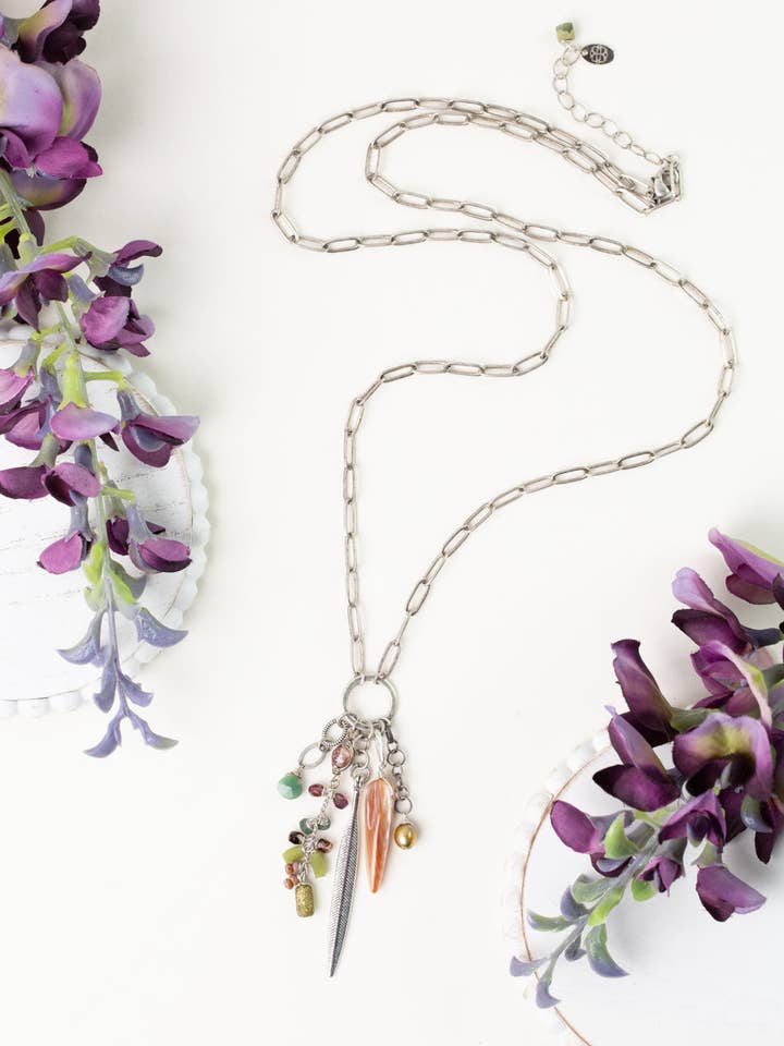 Collana con ninfea 31-33" in vetro ceco, prehnite, perla d'acqua dolce con grappolo di abalone rosa per la vendita all'ingrosso da parte di Anne Vaughan Designs Jewelry