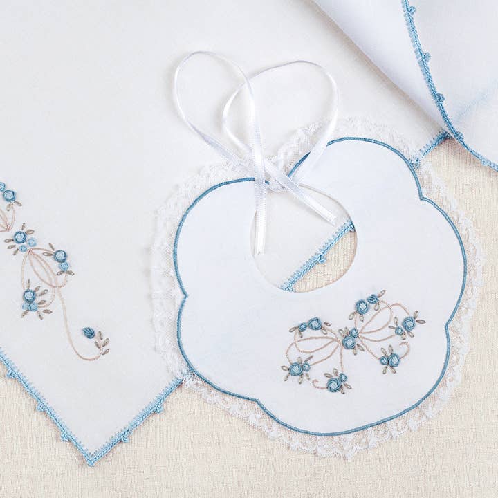 Babero y Cuadrado - Bordados a mano en puro lino II para venta al por mayor de Antonietta Perrella