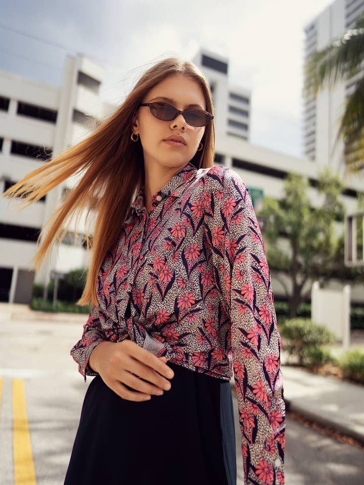 BLOUSE EN SOIE FLORALE pour la vente par Profile NYC