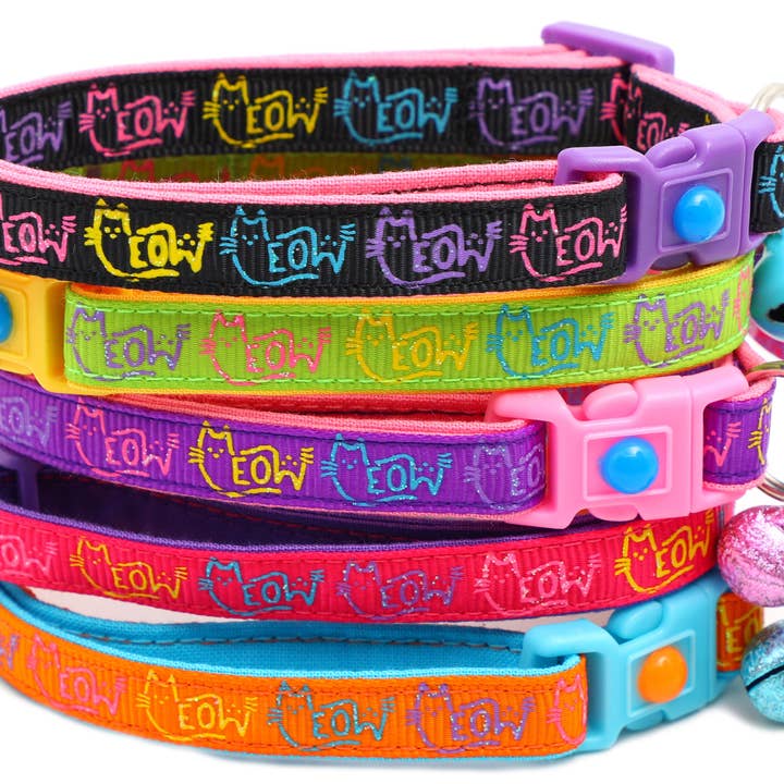Färgglad Meow Säkerhetskatthalsband för wholesale av From Pugs to Persians Pet Accessories, LLC