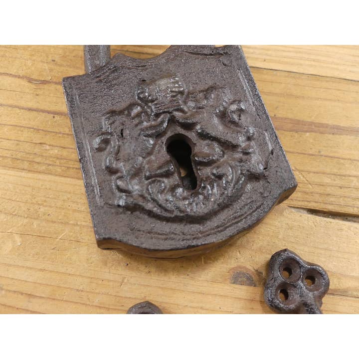 Midwest Craft House - Wholesale Decorative Tabletop Object - LARGE CAST IRON LOCK AND KEY SET (PROP)6