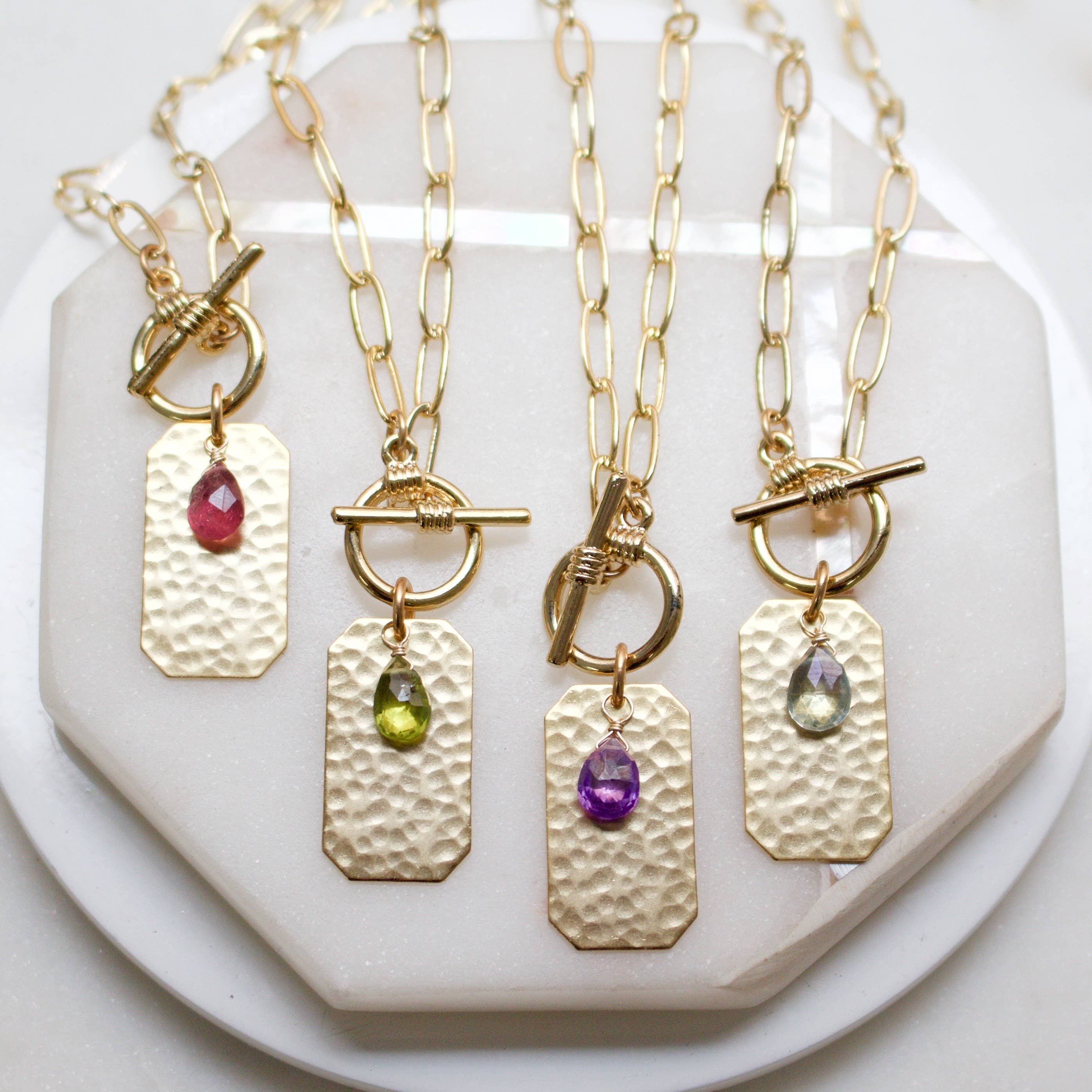 a.v. max - Wholesale Pendant/Charm Necklace - Hammered Dog Tag|Semi Stone & Toggle Closure|Gold|17"19