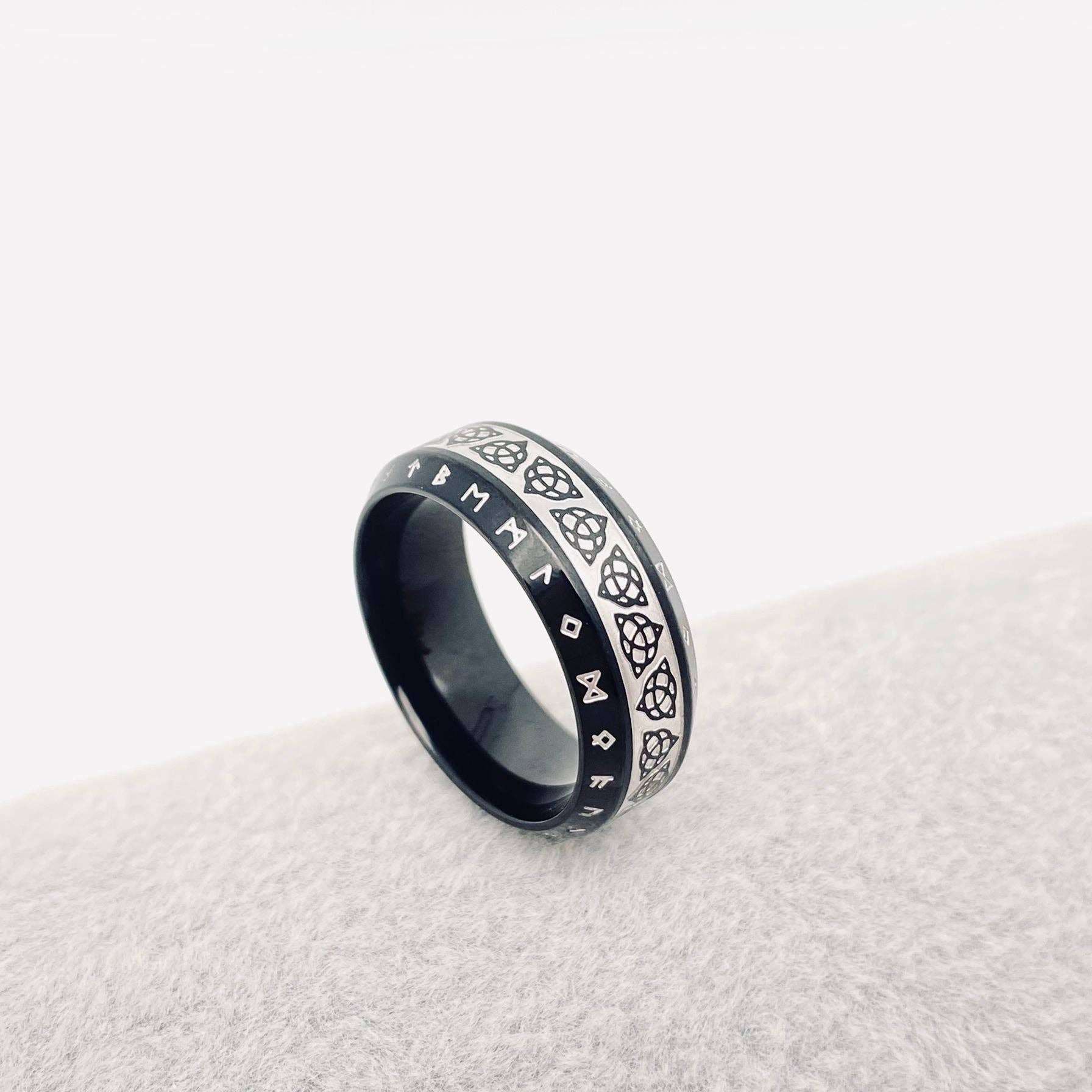 Mio Queena - Vente Anneau/bague à empiler - Bague en acier inoxydable Viking Rune Celtic Knot pour homme - MJ/MR2