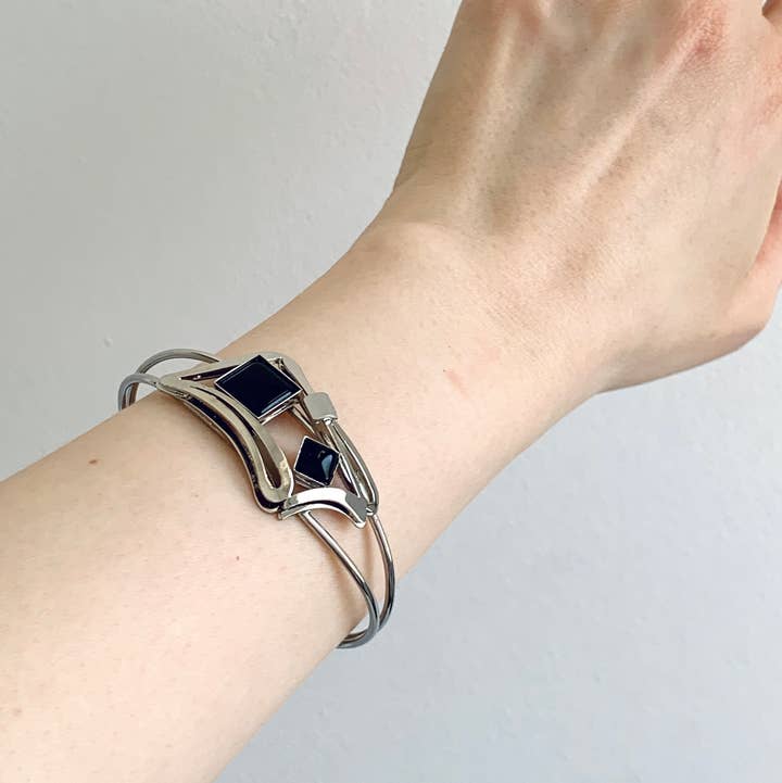 Christophe Poly / Crono Design - Vente Bracelet manchette - BRACELETS (B) - Manchette en fil en tailles 1 et 2, toutes deux ajustables21