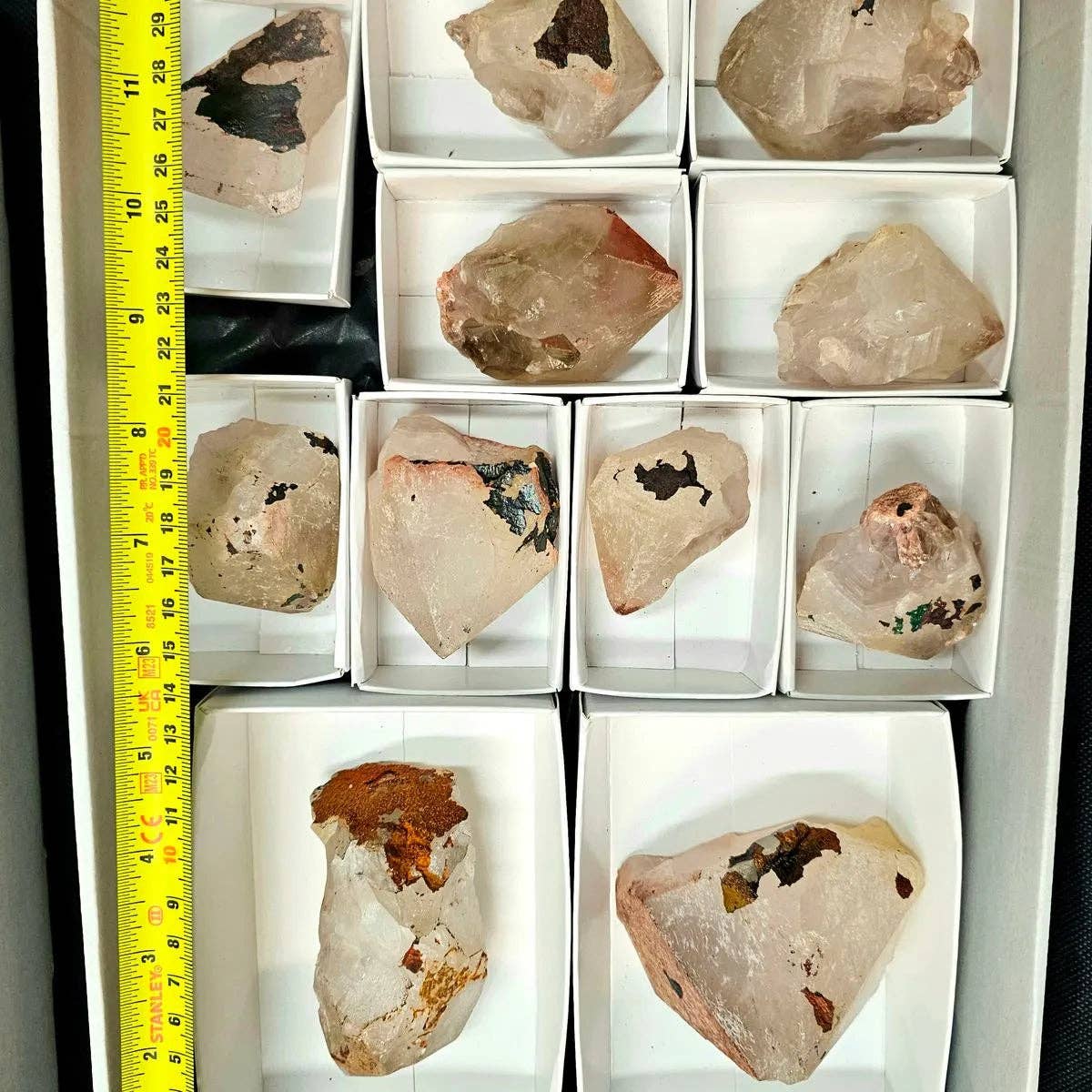 Distinction Crystals – Pedra/cristal espiritual por atacado – Goethita/hematita sobre cristal de quartzo “Blacknite Quartz” Deal2