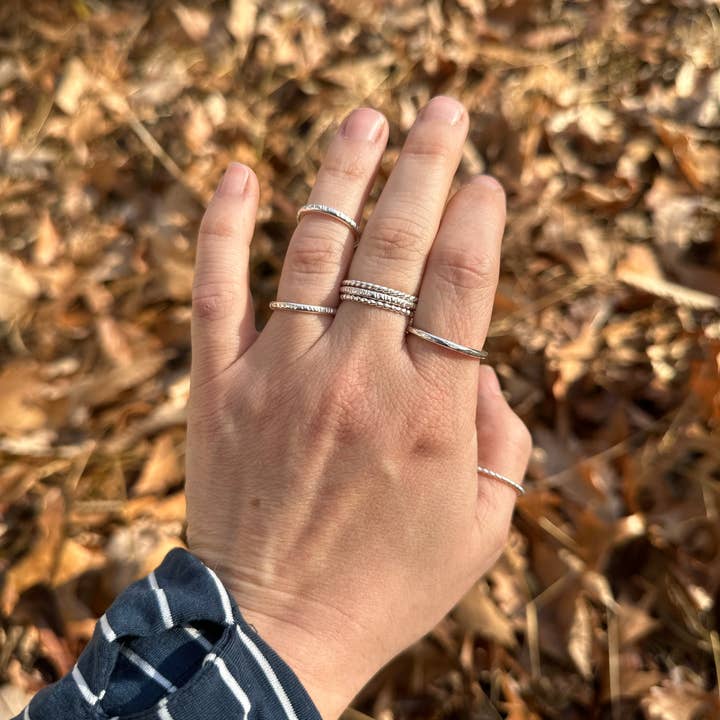 Anéis empilháveis de textura única por atacado de Bean and Bear Studio