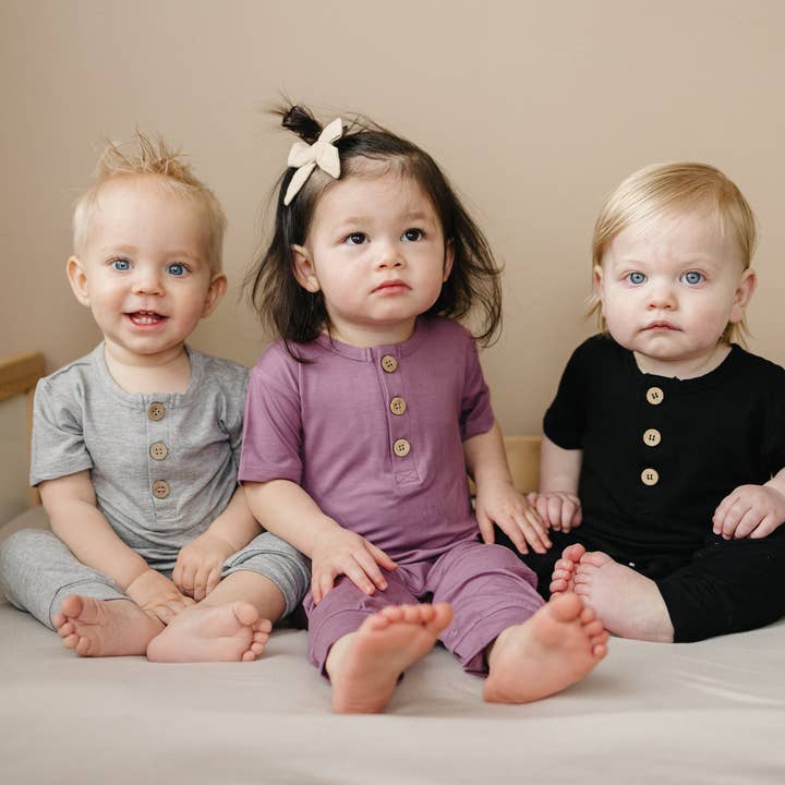 Little Joy Co. - Vendita all'ingrosso Tutina - Neonati - Bamboo Henley Romper - Abbigliamento da neonato e da giorno