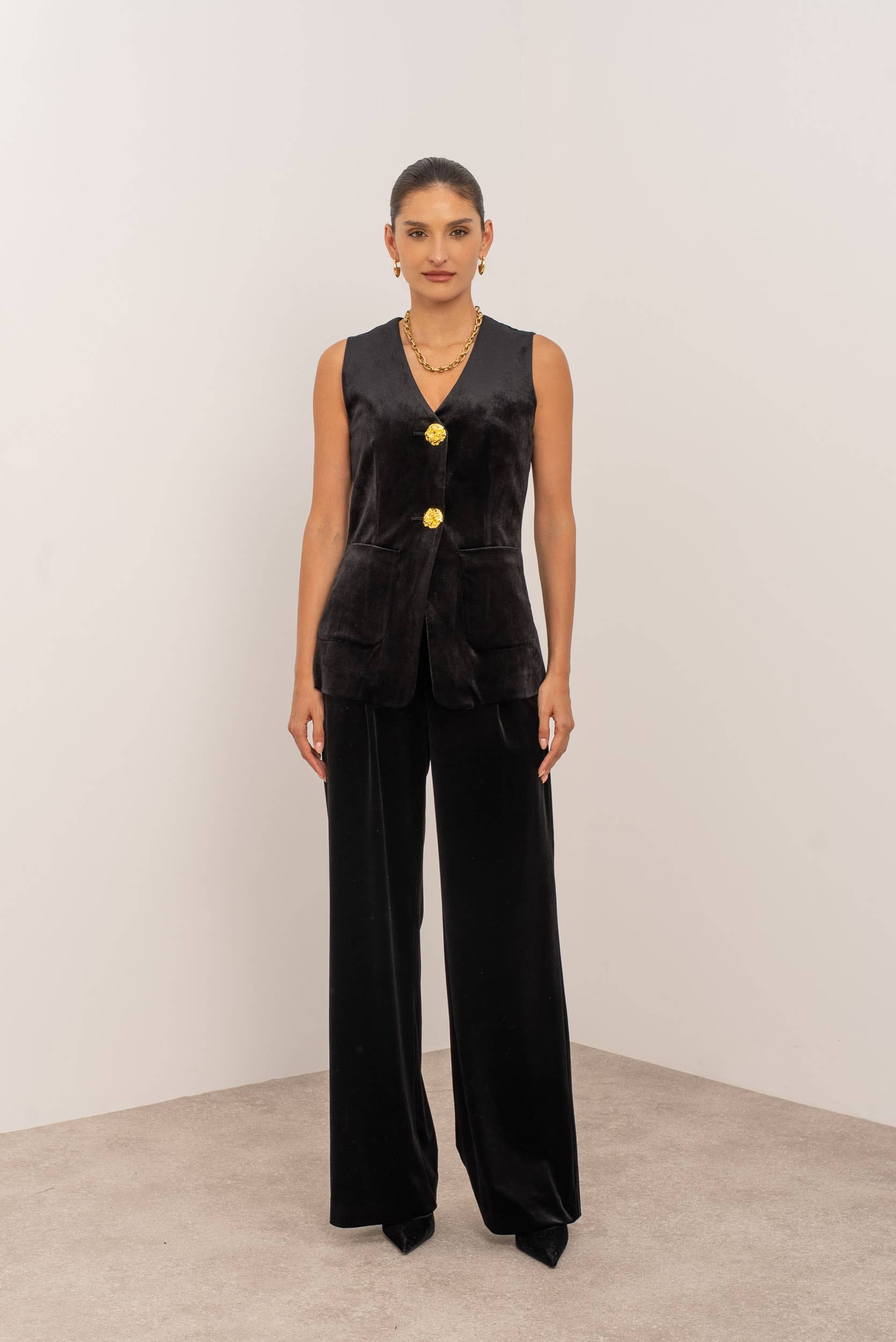 Attentif Paris – Engroshandel Habitvest – til kvinder – Lang velourvest med guldknapper28