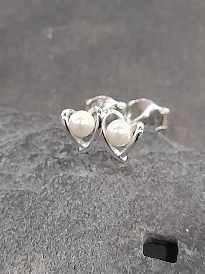 SS705B - CORAÇÃO DE ARAME COM PÉROLA 5MM por atacado de Bluelily925silver