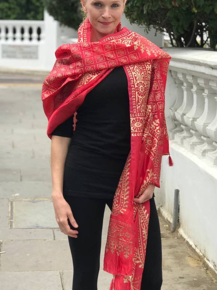 Roubado Vermelho com Estampado Dourado por atacado de Memsahib Collections