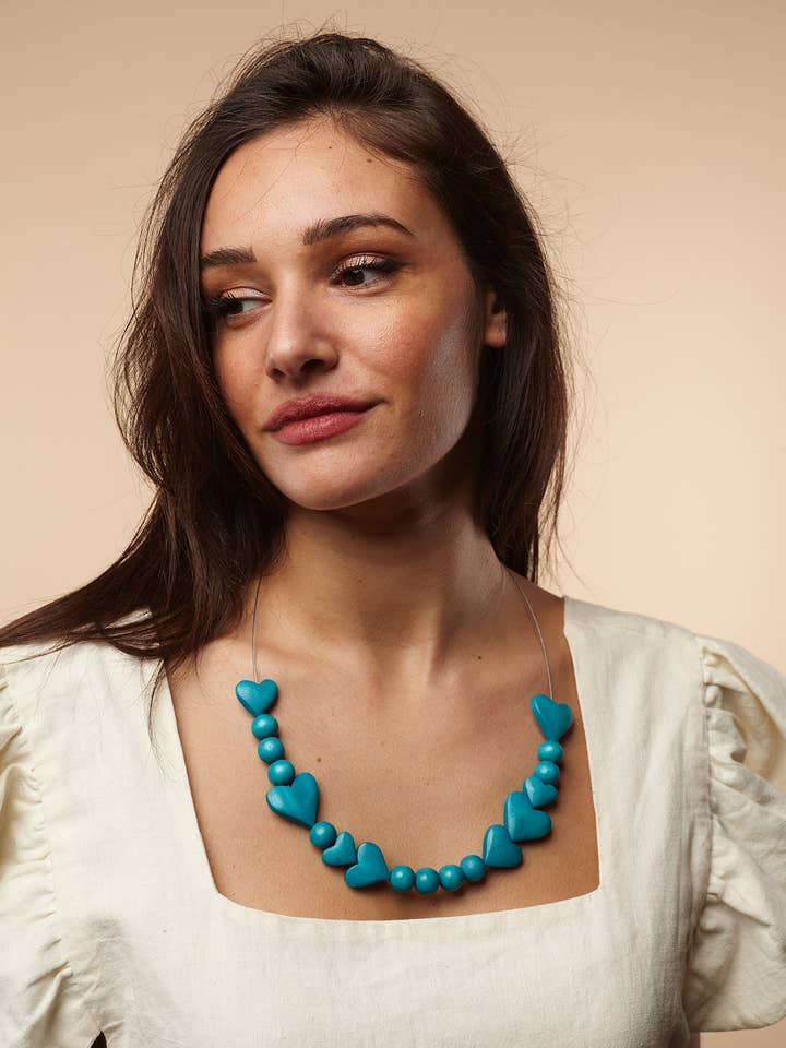 Wooden necklace hearts Amour for wholesale by Bijondo