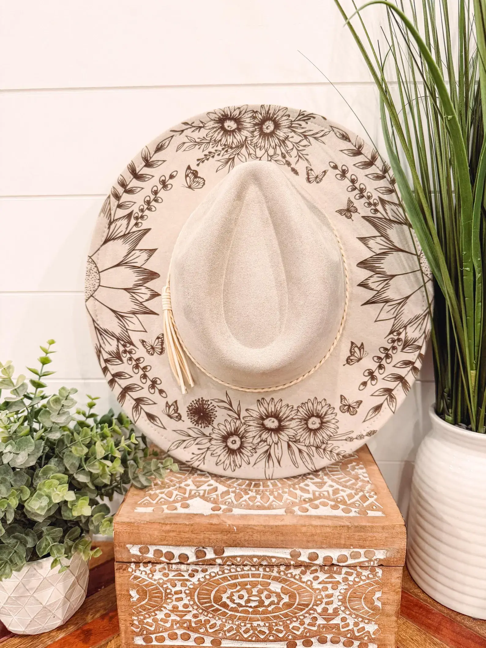 Willie & Dolly Designs - Wholesale Cowboy Hat - Women's - Engraved Floral Hat3