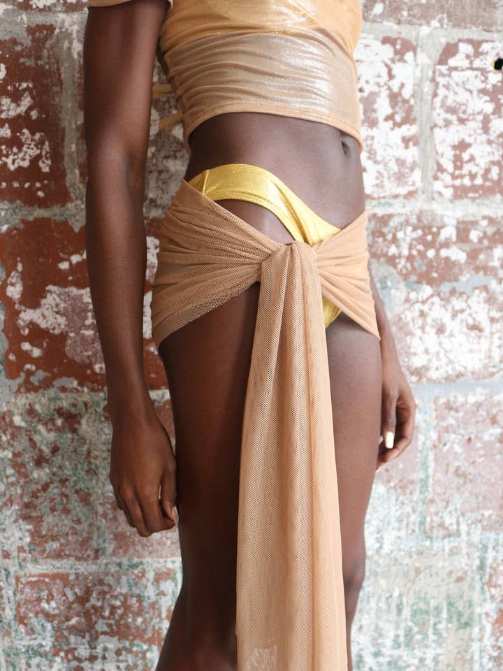 Le mini sarong transparent pour la vente par Nic Hyl Clothing