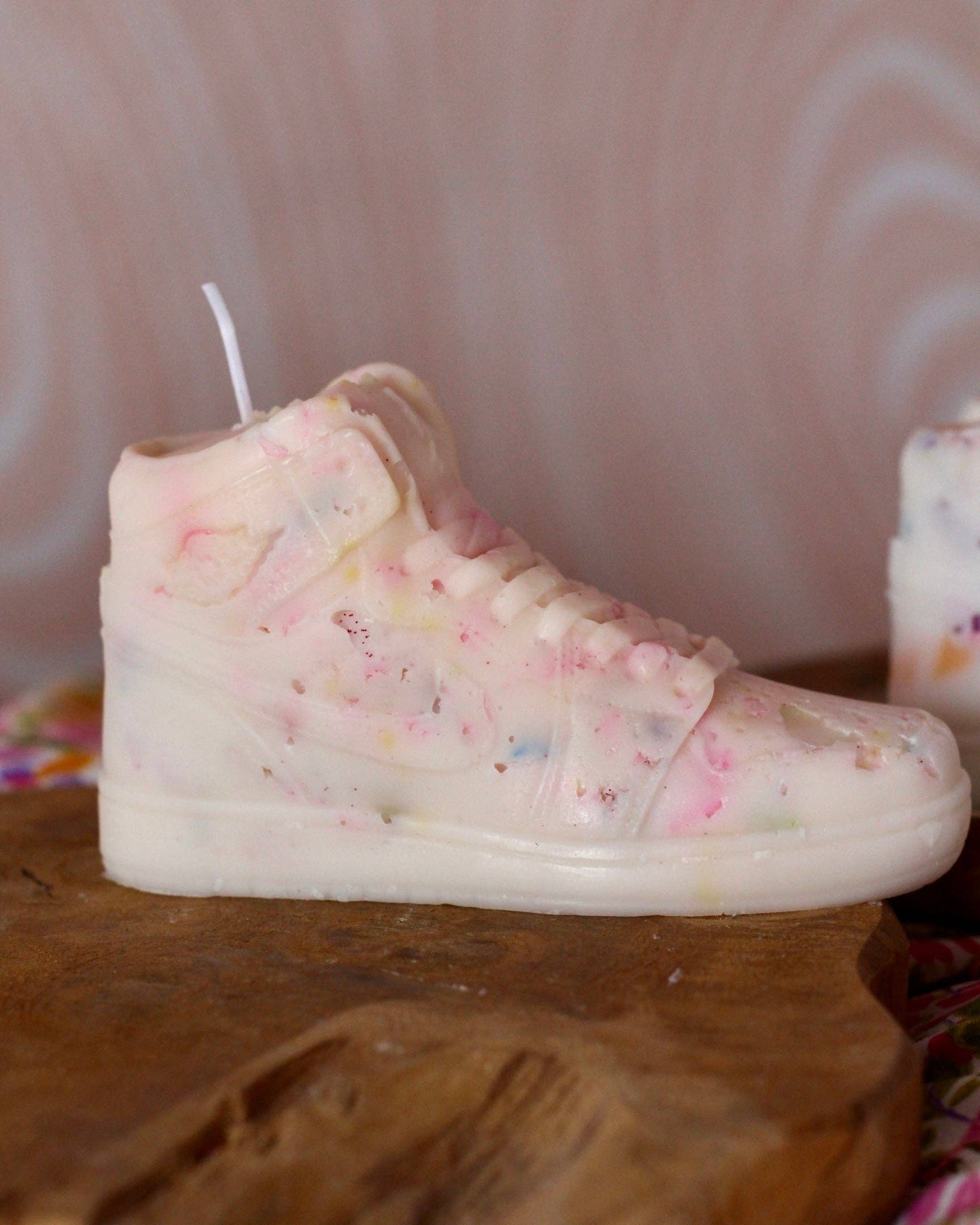 Meet me at the corner - Vendita all'ingrosso Candele regalo - Candela a forma di sneaker effetto terrazzo multicolore16