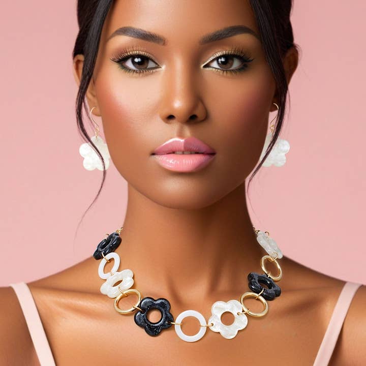 Collier Noir Blanc Marbré Fleur Collier Lié pour la vente par PinktownUSA