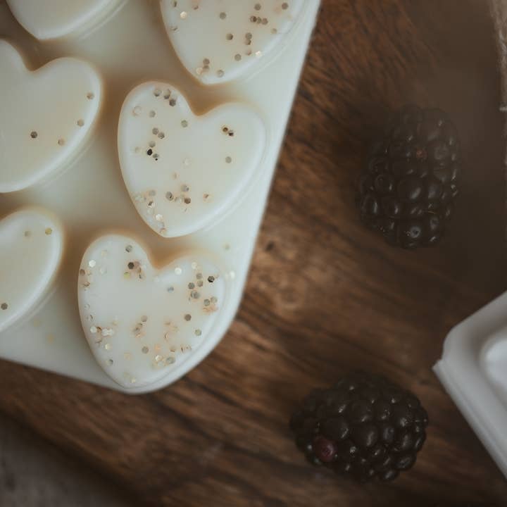 Meleri and Maple Co - Wholesale Wax melt - Cupcake Bakery Scented Heart Clamshell Soy Wax Melts8