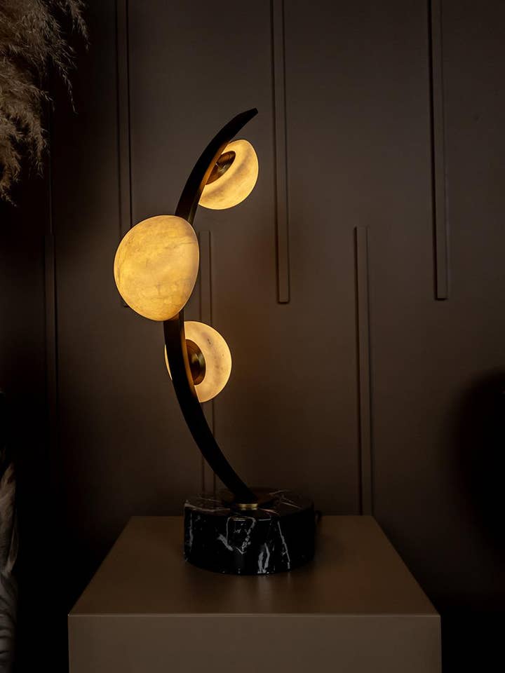 Khartoum Marmor Antik Bordlampe for engroshandel hos HEKA LIGHTING & TRADING LTD