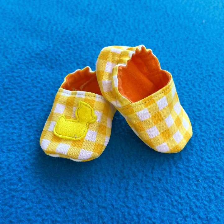 Chaussons pour bébé en forme de canard en caoutchouc pour la vente par Sammy Whammy's
