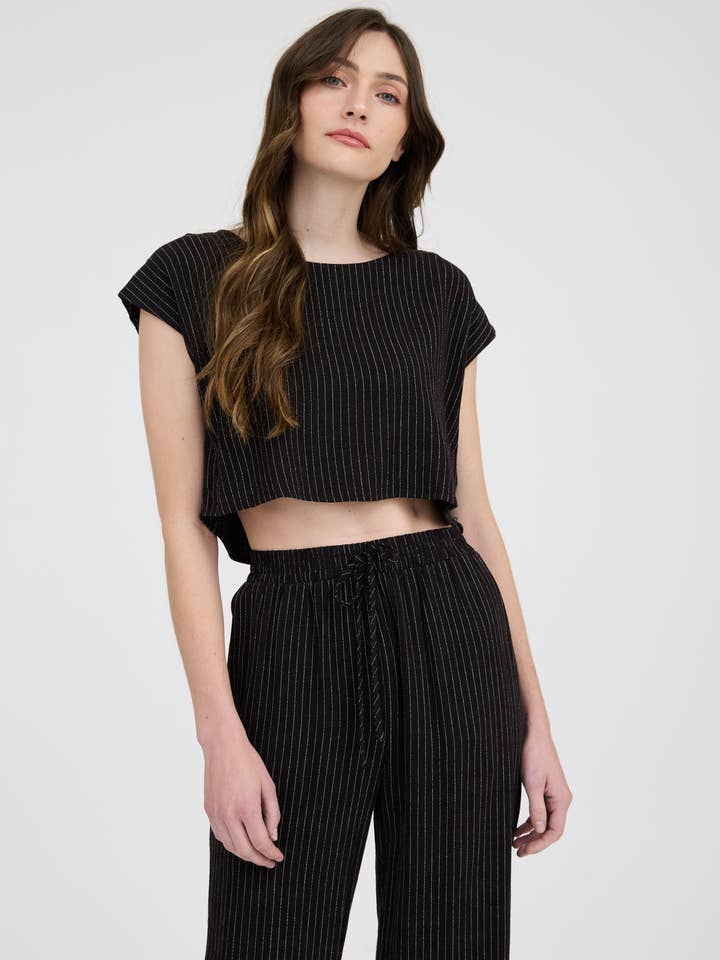 Blu Pepper - Wholesale Blouse - Women's - PINSTRIPE BACK BUTTON SHORT SLEEVE LINEN TOP